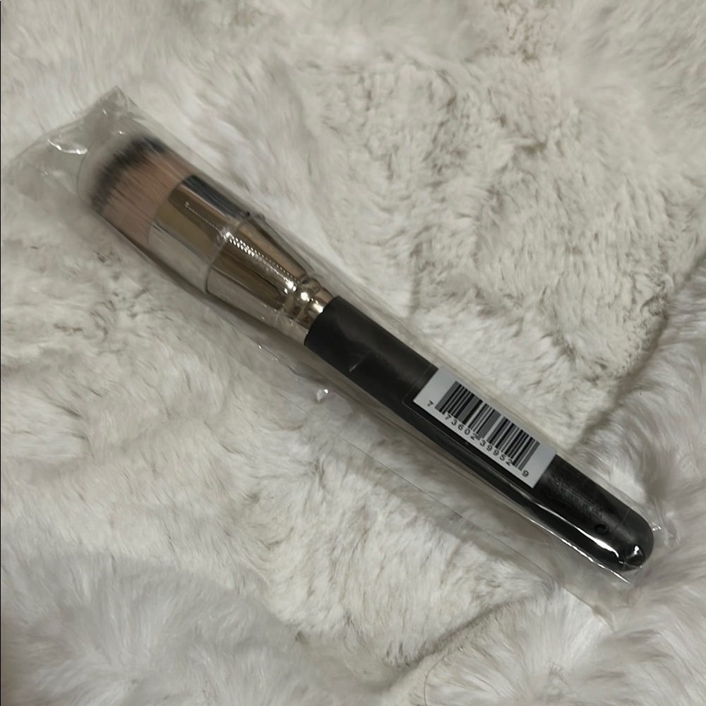 Mac 170 synthetic rounded slant foundation Professional Makeup Brush new